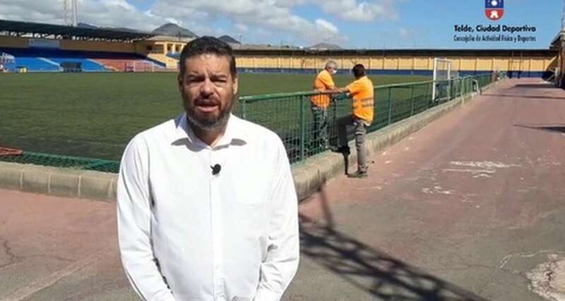 El edil Diego Ojeda, en el estadio Pablo Hernández Morales, en El Hornillo / TA